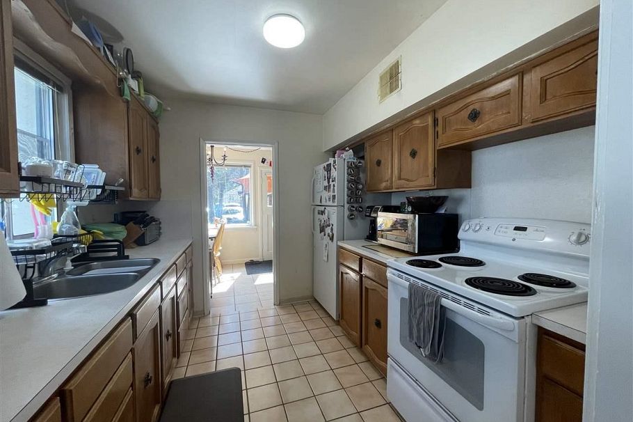 88 W 48th Avenue Vancouver, BC - 4