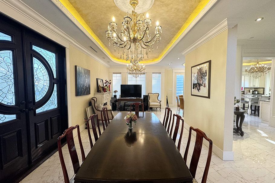 1562 W 40th Avenue Vancouver, BC - 4