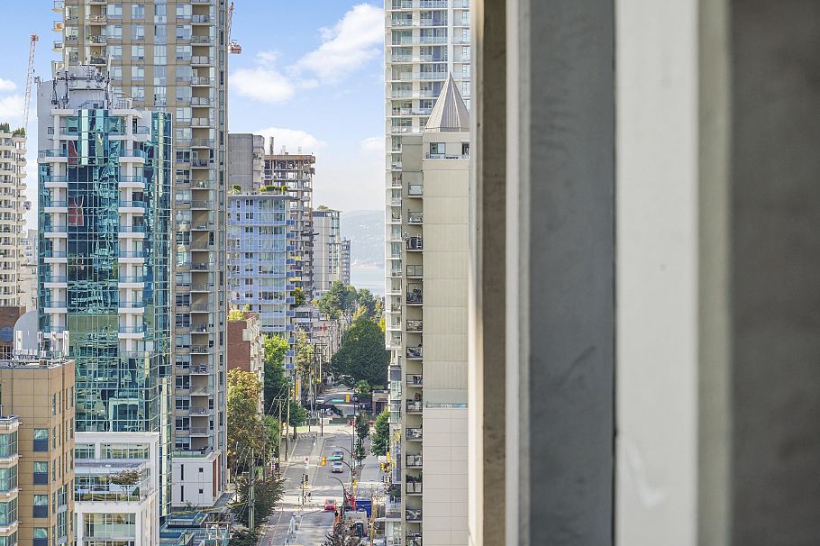 2107 1295 Richards Street Vancouver, BC - 16