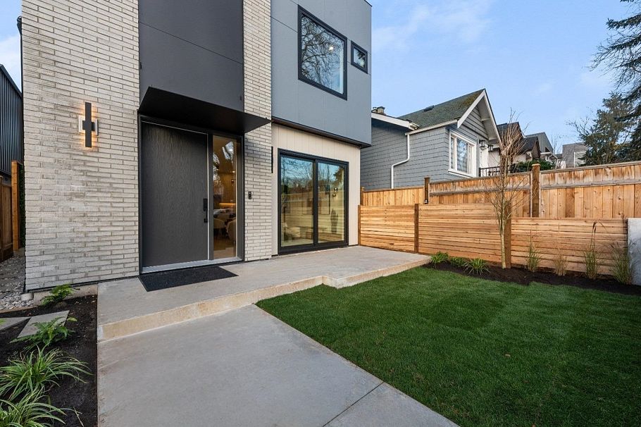 1 2635 W 12th Avenue Vancouver, BC - 2