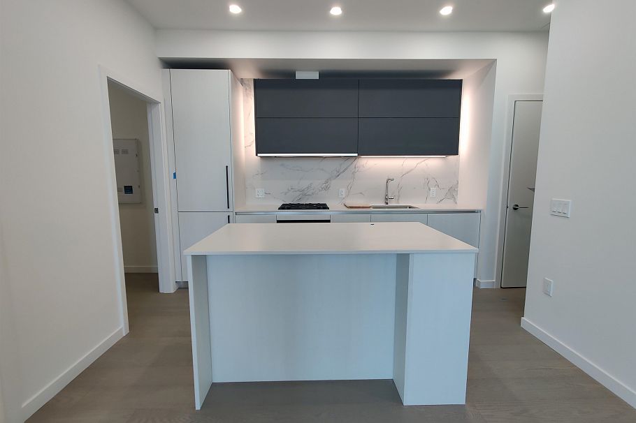 308 8415 Granville Street Vancouver, BC - 1