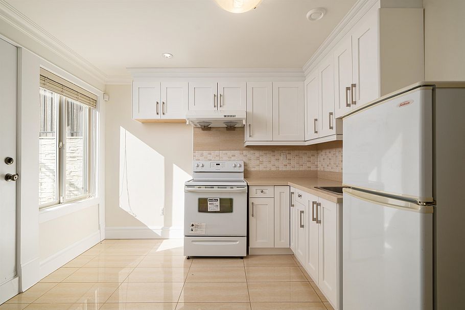 3716 W 17th Avenue Vancouver, BC - 23