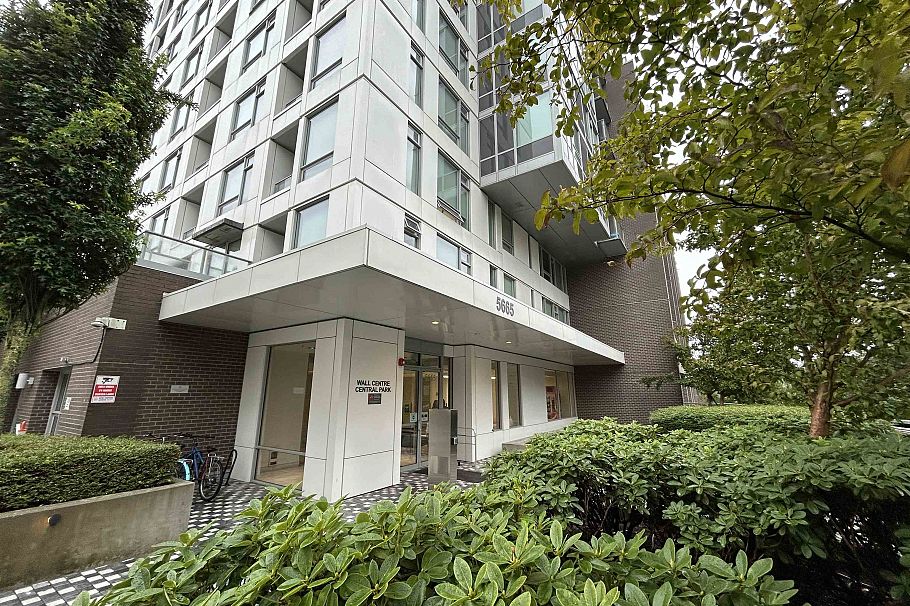 613 5665 Boundary Road Vancouver, BC - 2