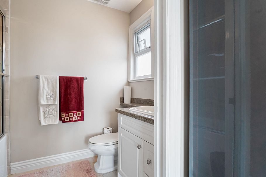 339 E 63rd Avenue Vancouver, BC - 31