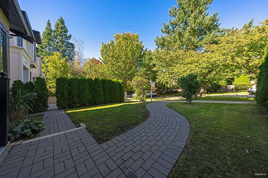 4042 W 20th Avenue Vancouver, BC - 38