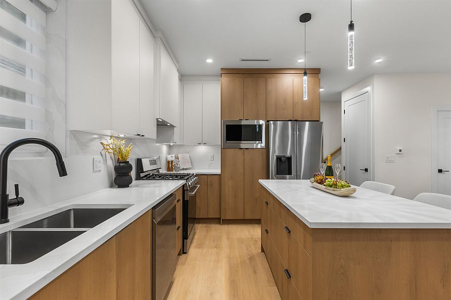 1 435 E 47th Avenue Vancouver, BC - 8