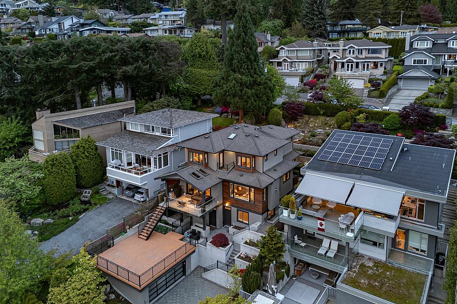 4061 St. Pauls Avenue North Vancouver, BC - 40