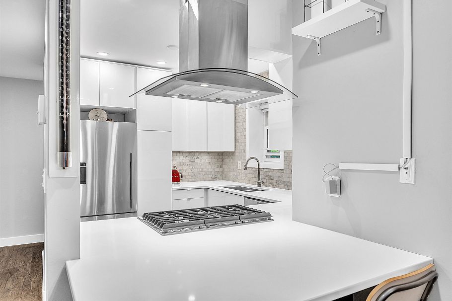 2433 W 6th Avenue Vancouver, BC - 8