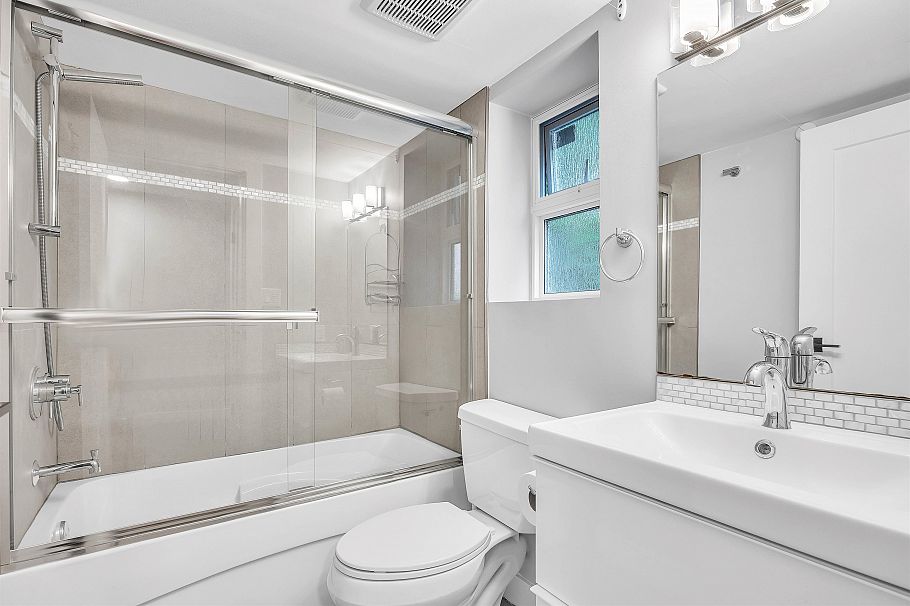 2433 W 6th Avenue Vancouver, BC - 20