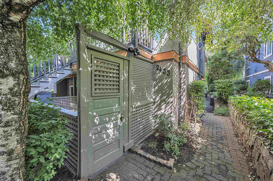 2433 W 6th Avenue Vancouver, BC - 16
