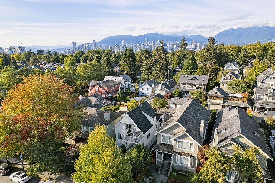 45 W 15th Avenue Vancouver, BC - 2