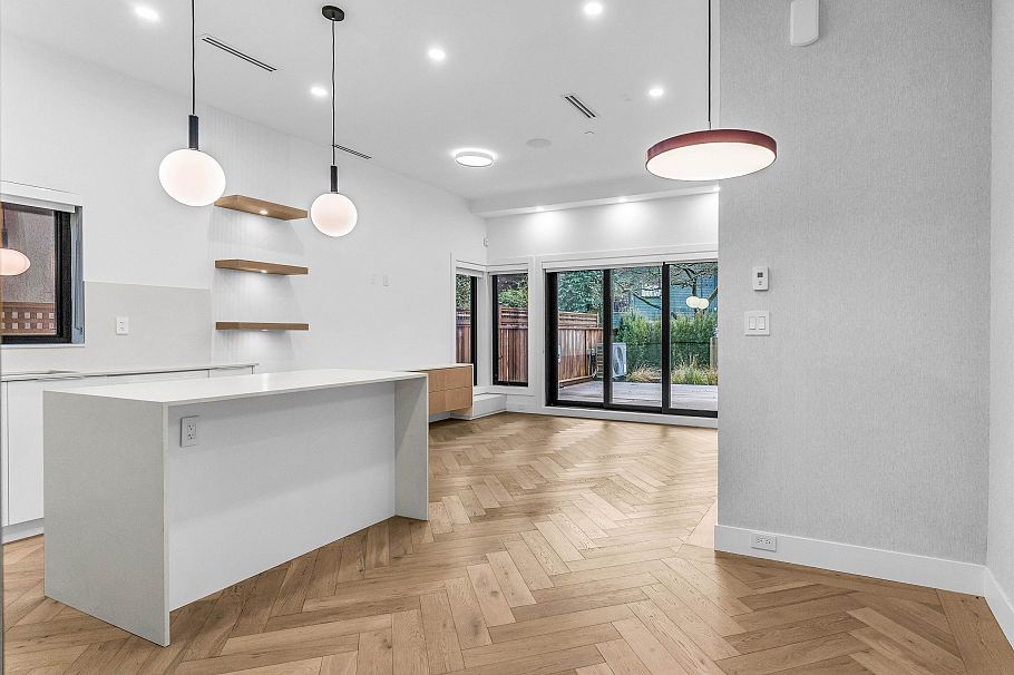 1 3118 Windsor Street Vancouver, BC - 9