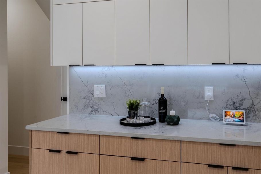 2 3576 E Pender Street Vancouver, BC - 18