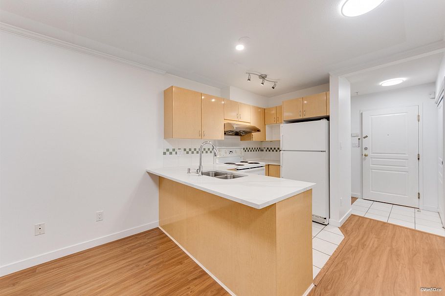 210 4989 Duchess Street Vancouver, BC - 4