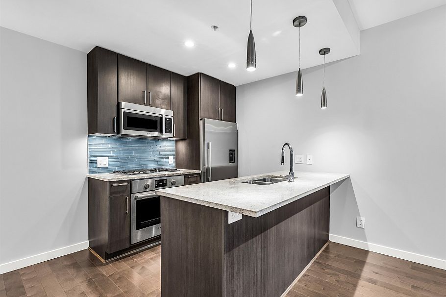 202 38 W 1st Avenue Vancouver, BC - 2