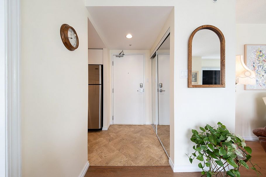 2204 183 Keefer Place Vancouver, BC - 4