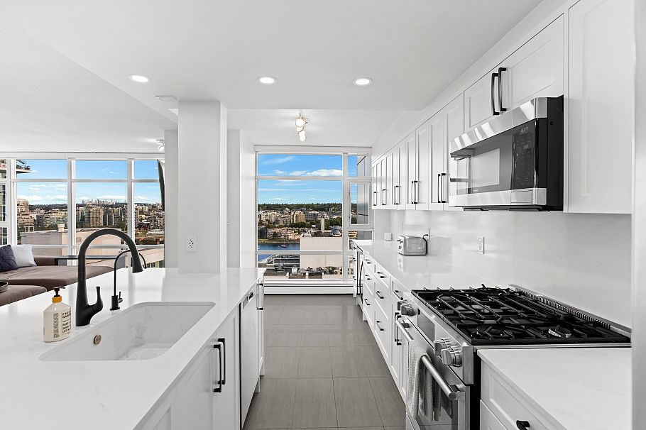 2006 198 Aquarius Mews Vancouver, BC - 8