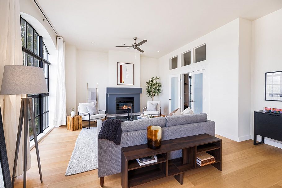 202 4590 Earles Street Vancouver, BC - 5