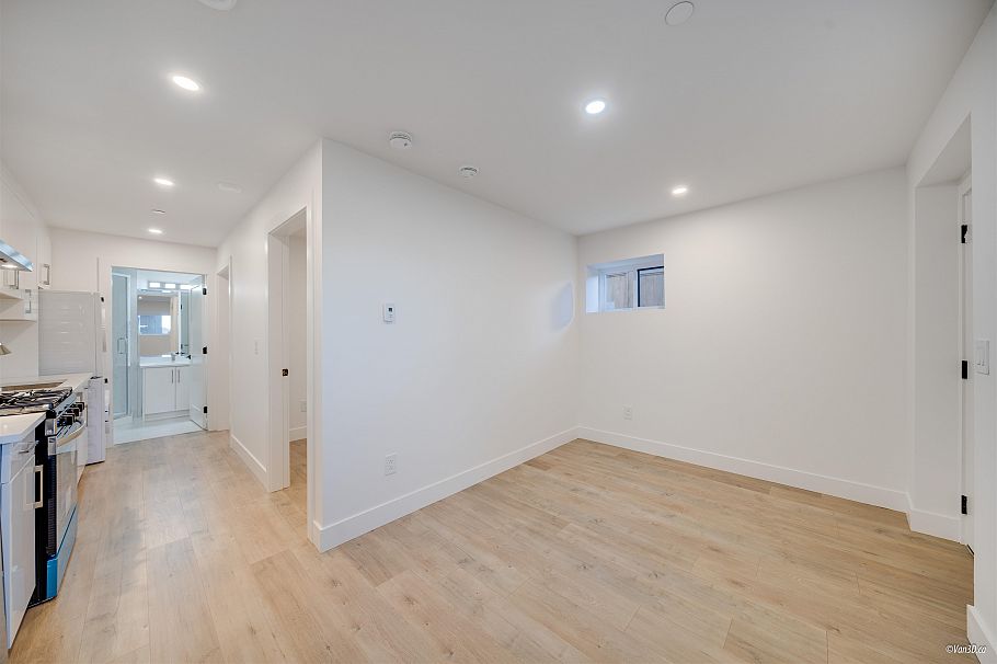 1167 E 63rd Avenue Vancouver, BC - 28