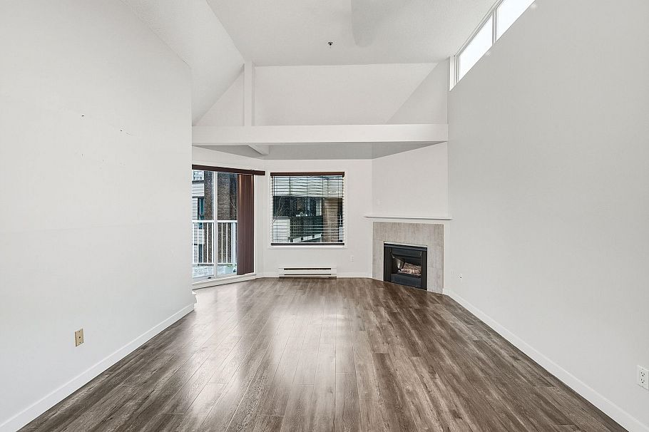 403 1147 Nelson Street Vancouver, BC - 4