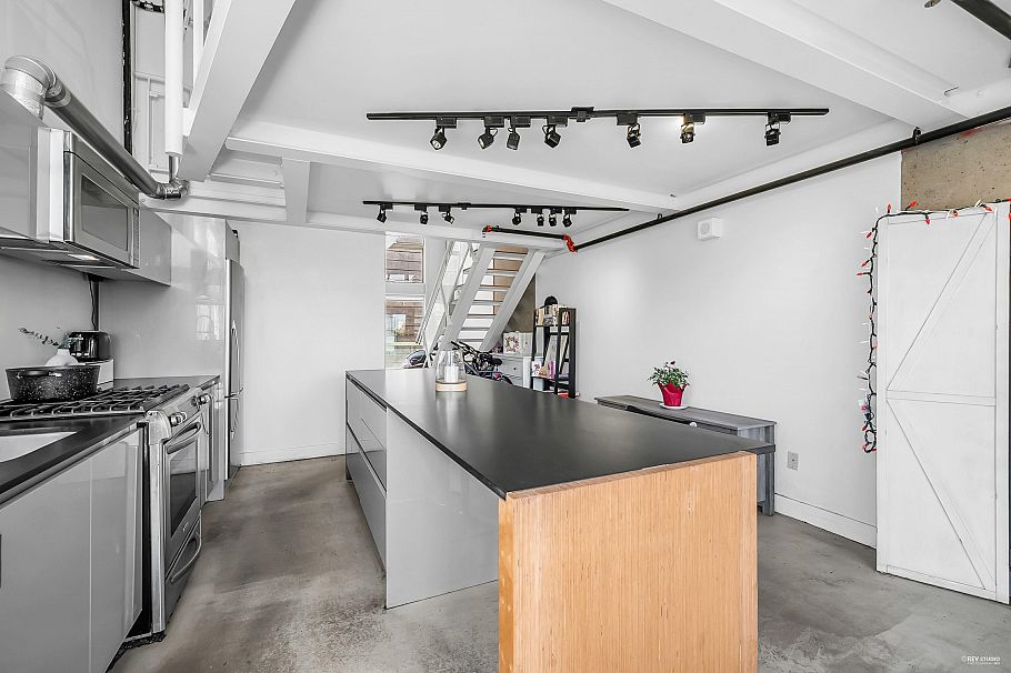 404 1529 W 6th Avenue Vancouver, BC - 8