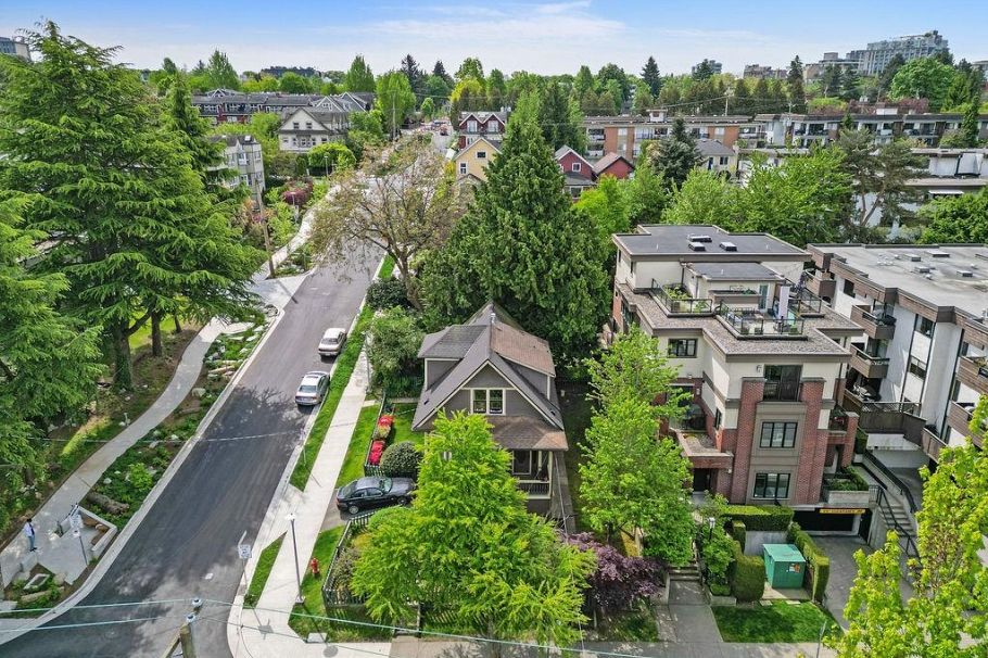 498 E 5th Avenue Vancouver, BC - 2