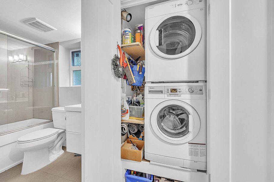 2433 W 6th Avenue Vancouver, BC - 19