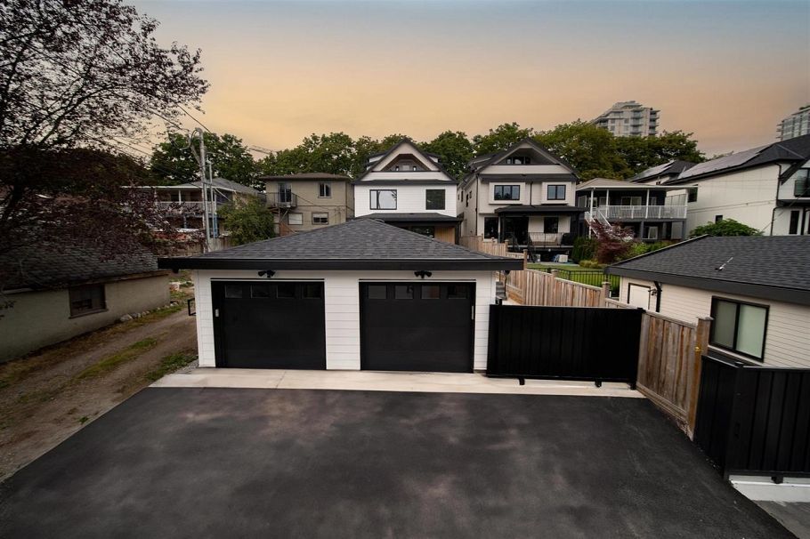 1 3576 E Pender Street Vancouver, BC - 33