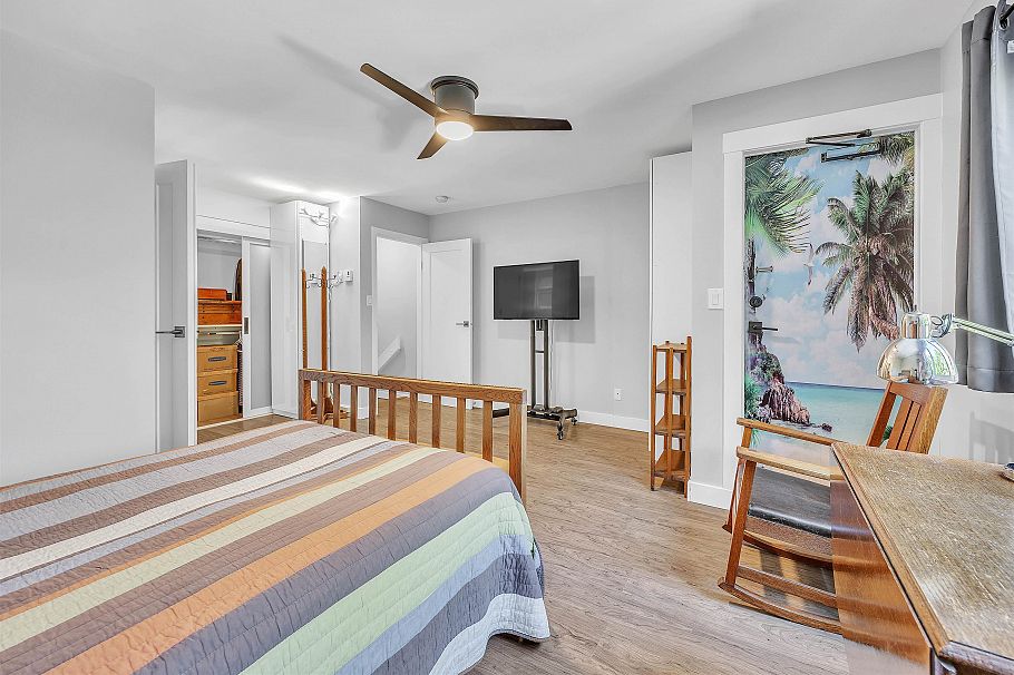 2433 W 6th Avenue Vancouver, BC - 25