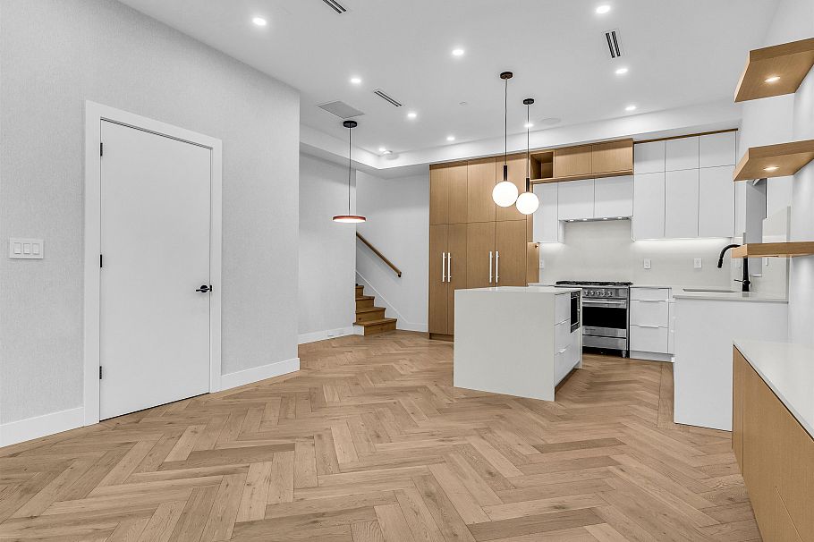 1 3118 Windsor Street Vancouver, BC - 4