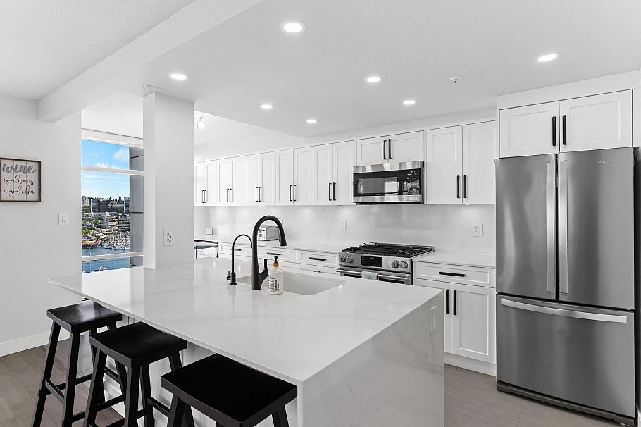 2006 198 Aquarius Mews Vancouver, BC - 4