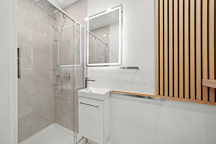 1115 E 33rd Avenue Vancouver, BC - 22