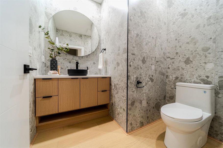 1 3576 E Pender Street Vancouver, BC - 17