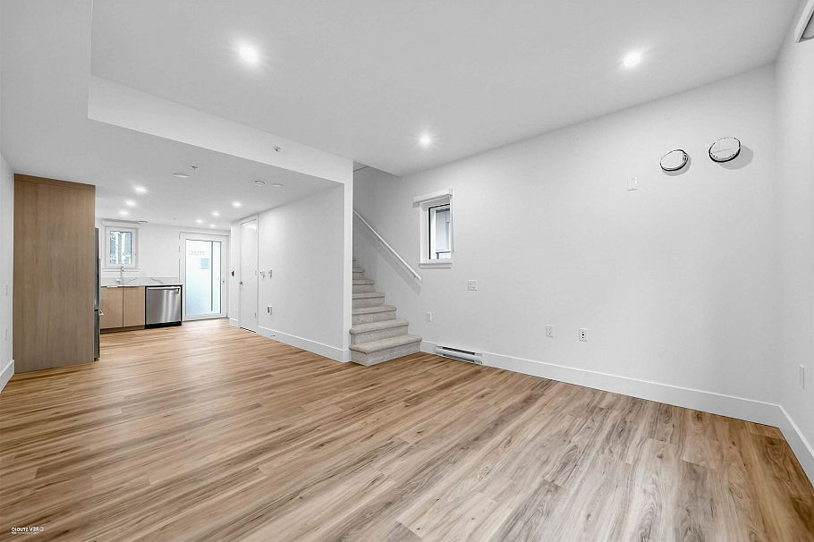 202 2075 E 1st Avenue Vancouver, BC - 9