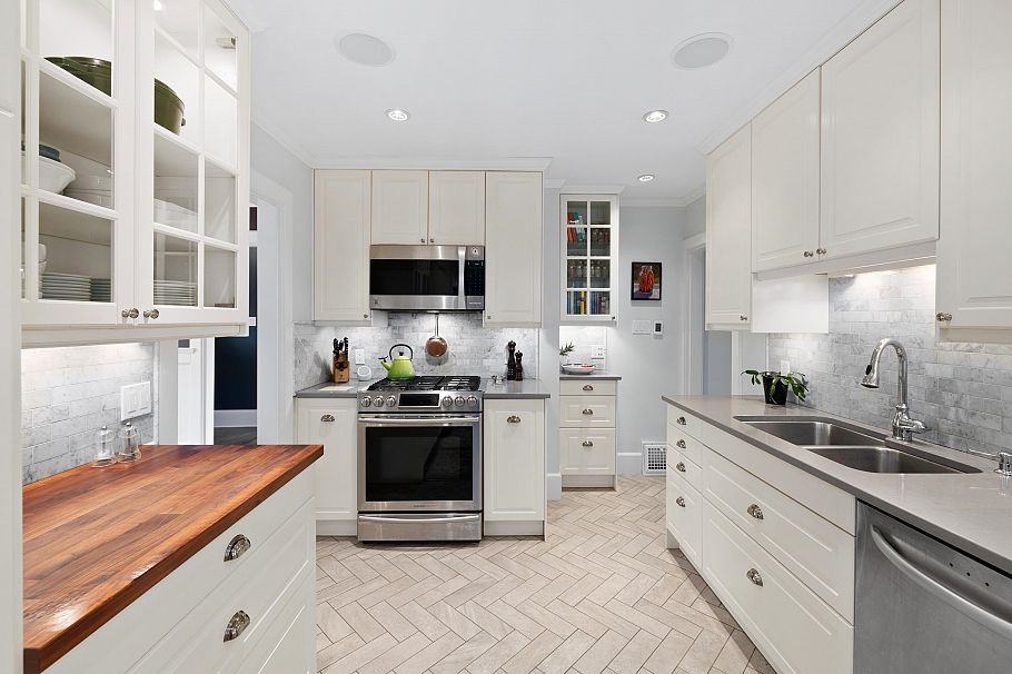 2906 W 12th Avenue Vancouver, BC - 9