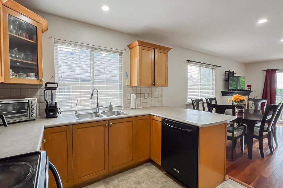 1553 Burrill Avenue North Vancouver, BC - 6