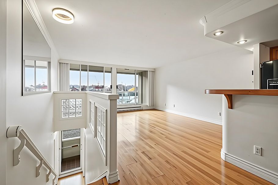 205 1600 Howe Street Vancouver, BC - 2