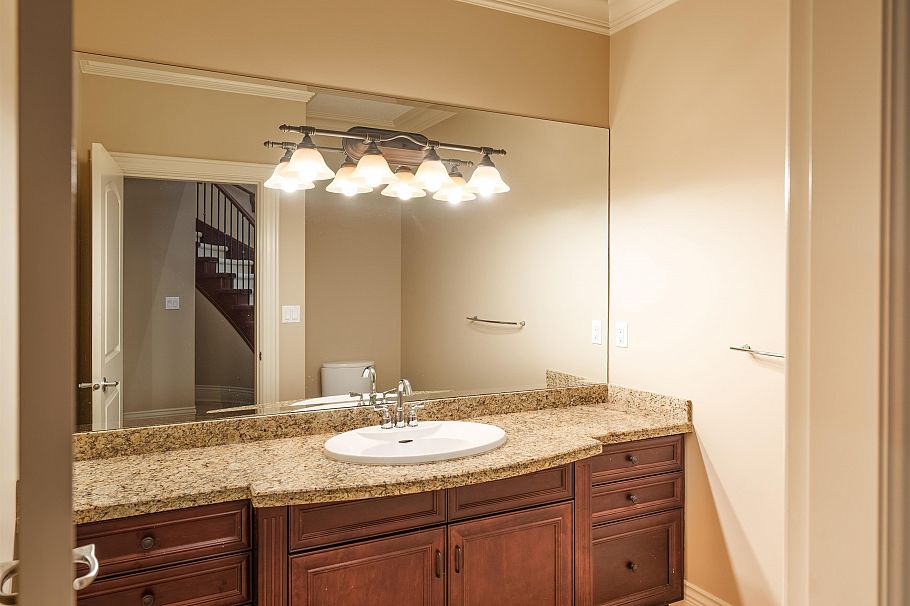 607 W 53 Avenue Vancouver, BC - 19