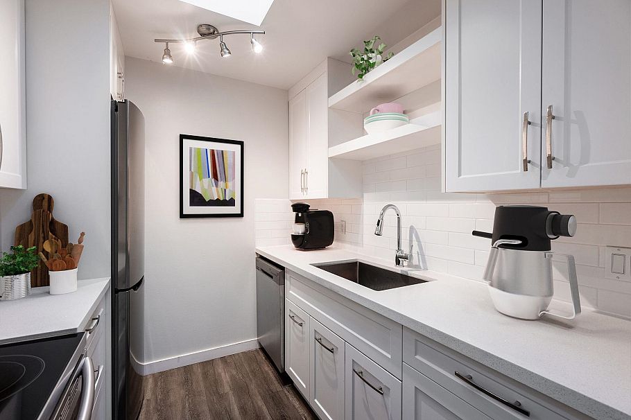 403 1147 Nelson Street Vancouver, BC - 5