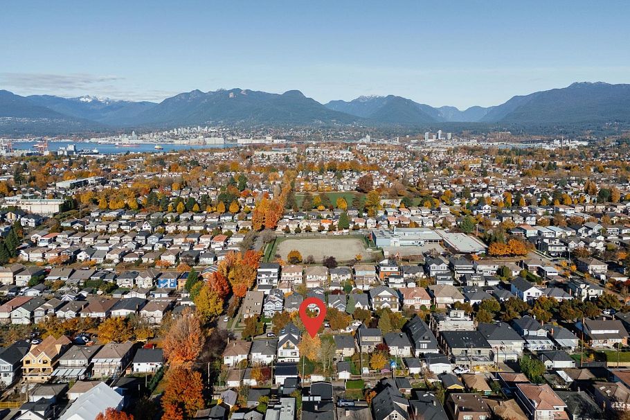 2616 E 4th Avenue Vancouver, BC - 24