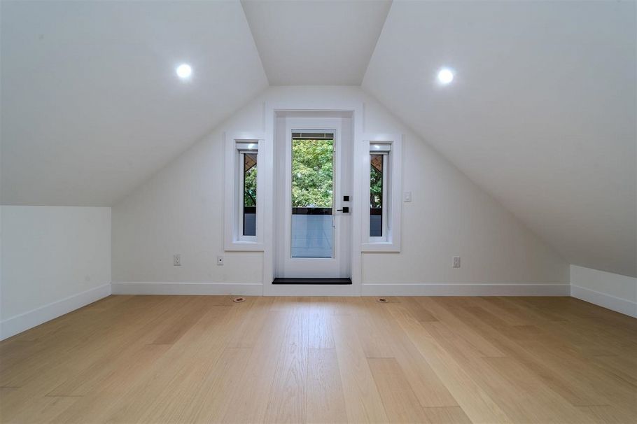 1 3576 E Pender Street Vancouver, BC - 27