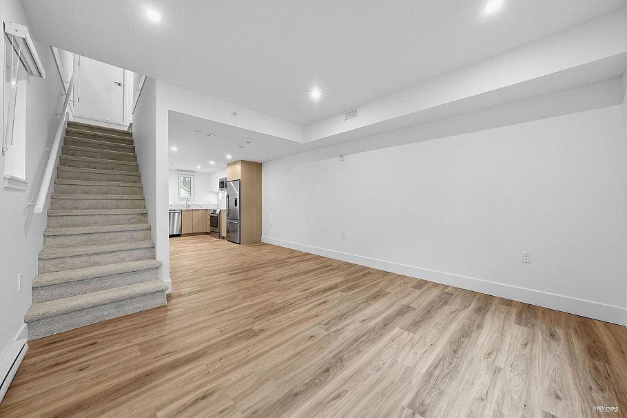 2071 E 1st Avenue Vancouver, BC - 12