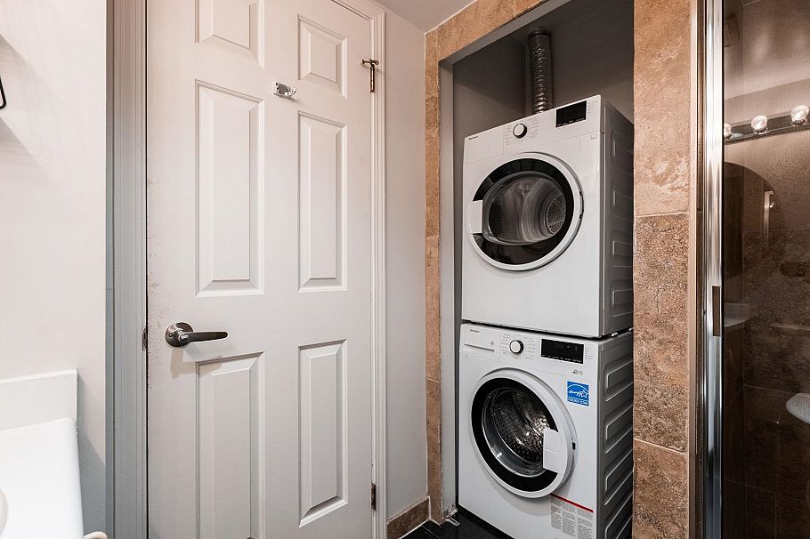 403 1147 Nelson Street Vancouver, BC - 23