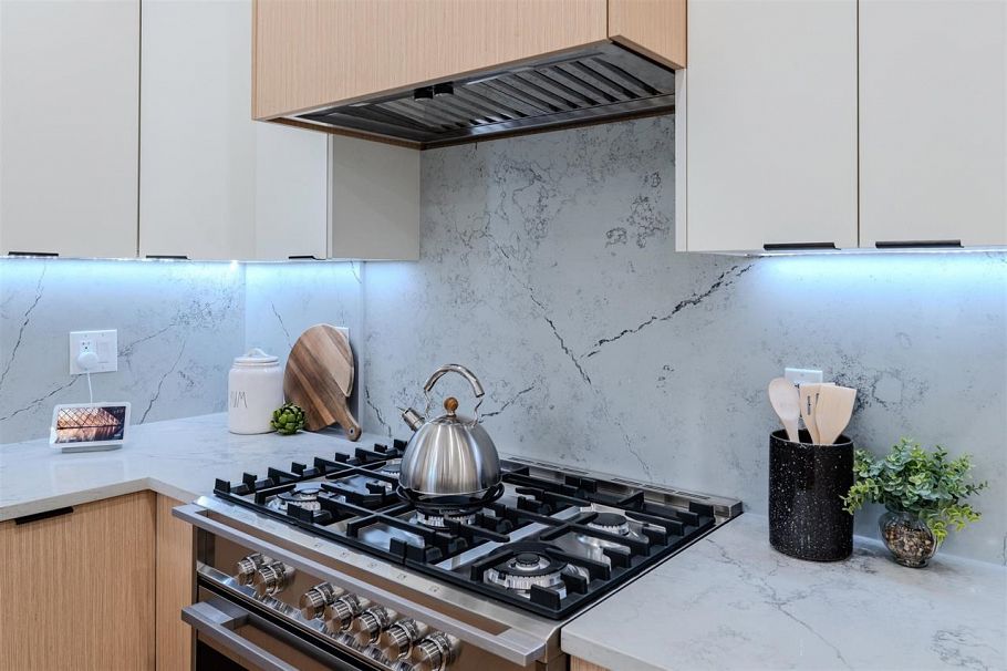 1 3576 E Pender Street Vancouver, BC - 12