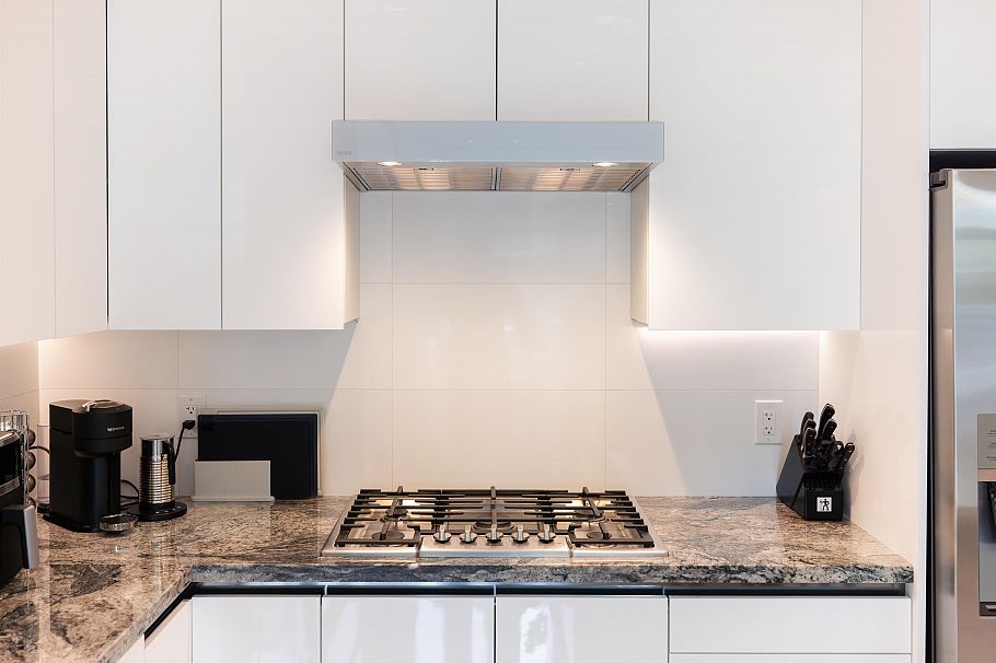 2388 E 2nd Avenue Vancouver, BC - 12