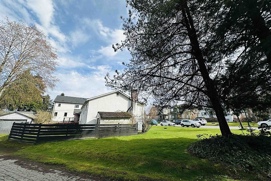 2925 E 25th Avenue Vancouver, BC - 4