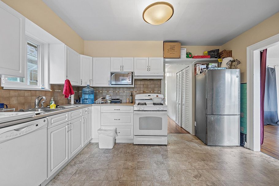 3579 W 18th Avenue Vancouver, BC - 11