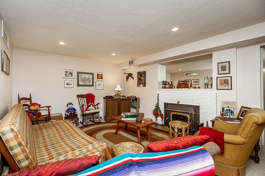 4930 Queensland Road Vancouver, BC - 20