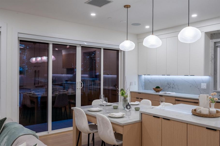 2 3576 E Pender Street Vancouver, BC - 21