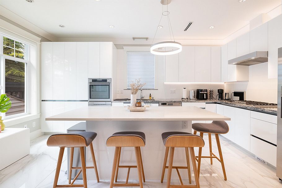 2388 E 2nd Avenue Vancouver, BC - 10